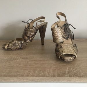 💕BOUTIQUE 9 SNAKE SKIN SANDAL💕